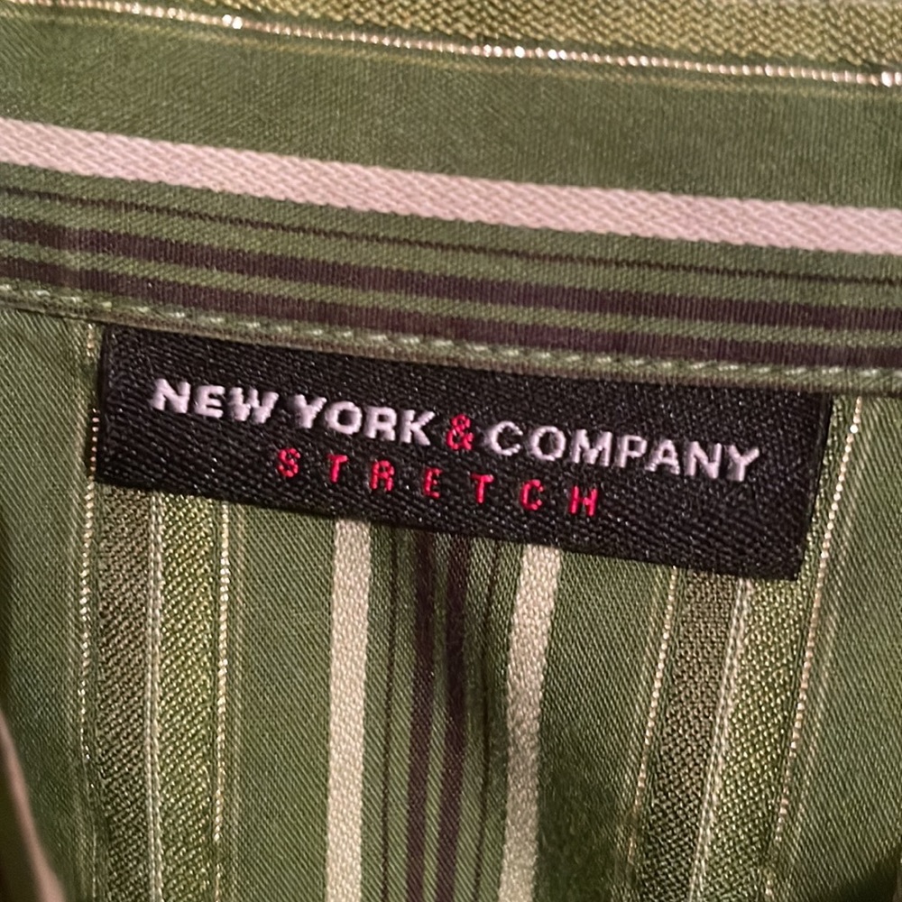 Button up - Picture 2 of 3
